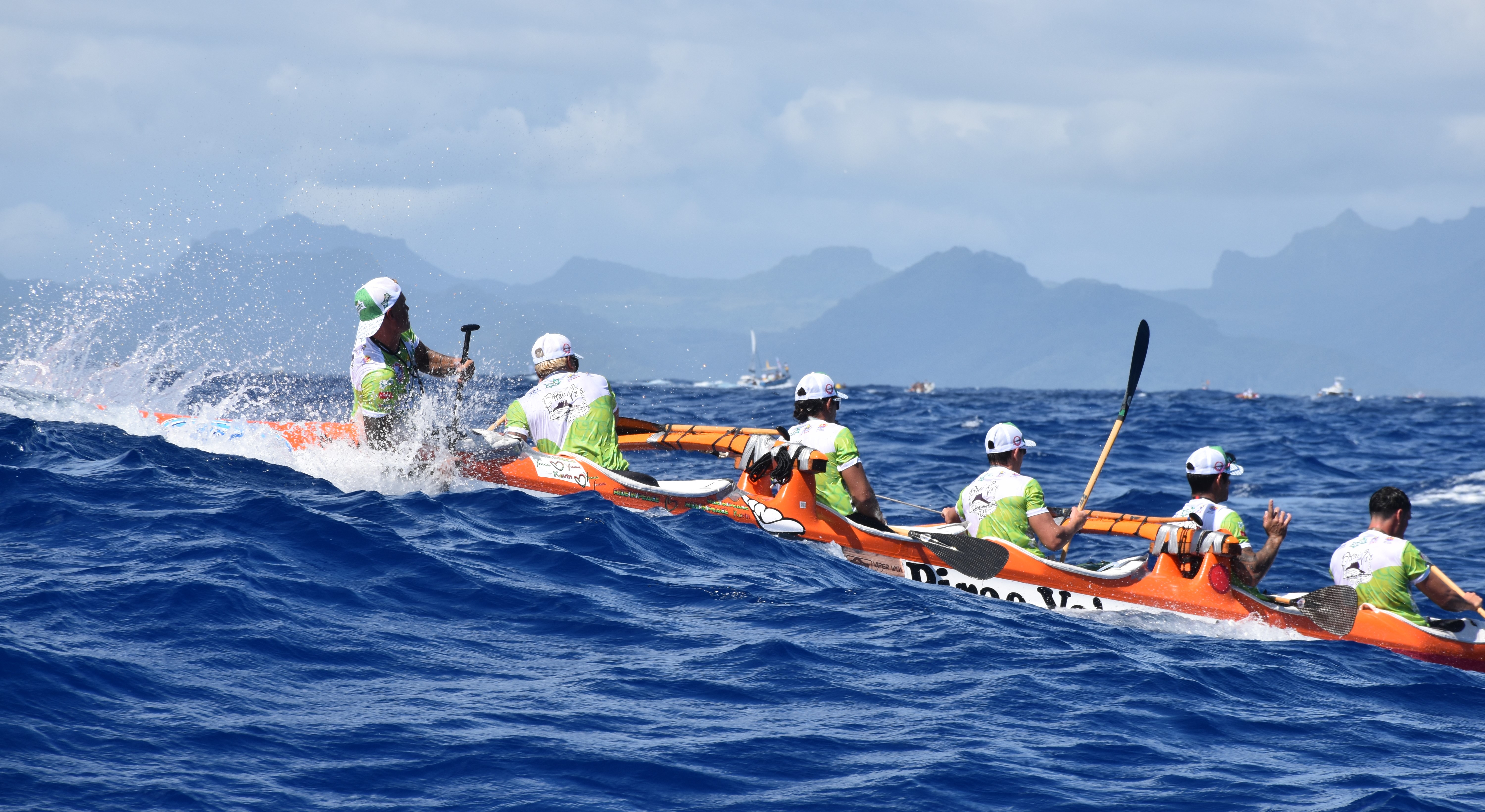 Les équipes ont pu profiter d’un bon surf pour s’amuser dans les vagues.