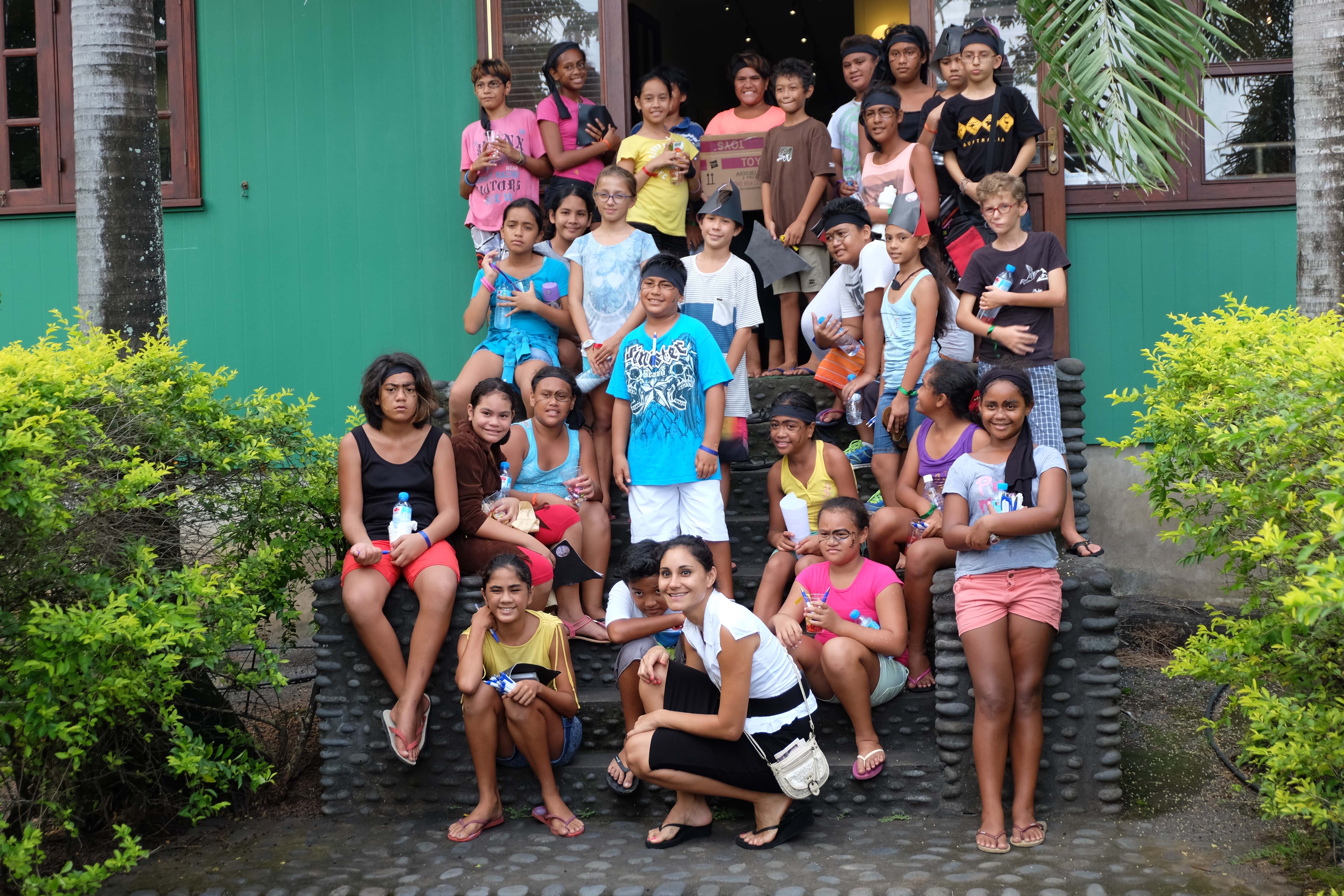 Des énigmes ont permis aux élèves de trouver les œufs cachés dans les jardins de la Maison James Norman Hall.