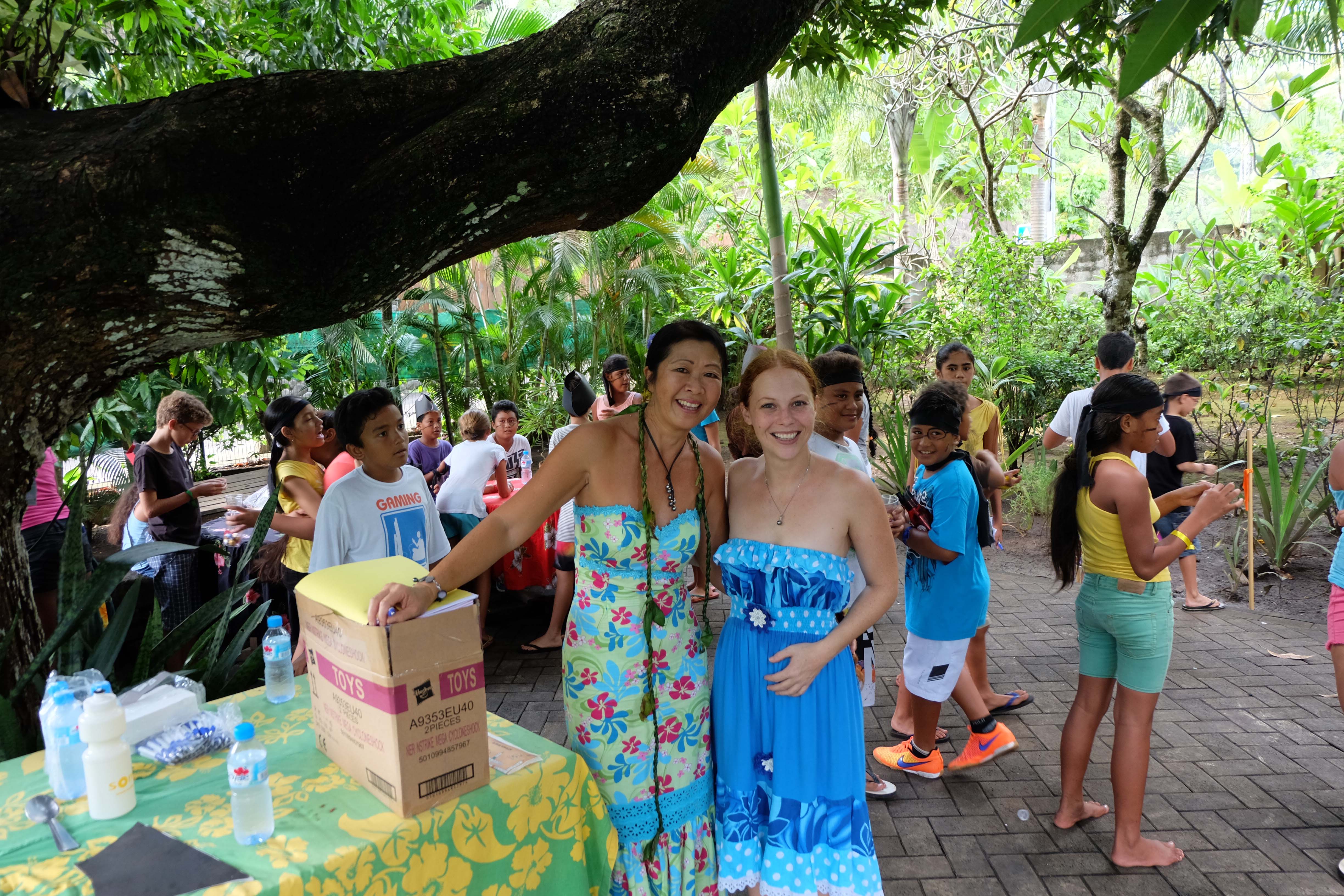 Alice Paquis, directrice de l'école Ahutoru, et Alice Wachtel, organisatrice.