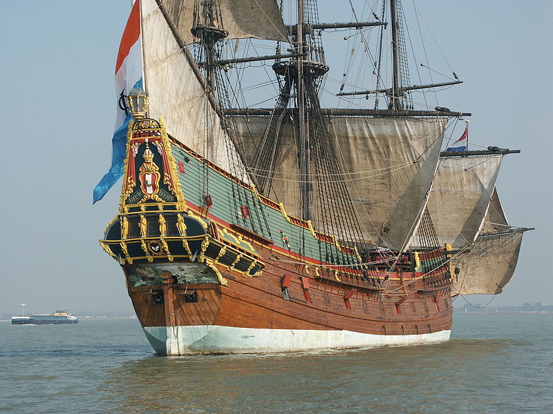 La fidèle reconstitution du Batavia sous voile, fleuron de la Compagnie des Indes hollandaises, la puissante VOC.