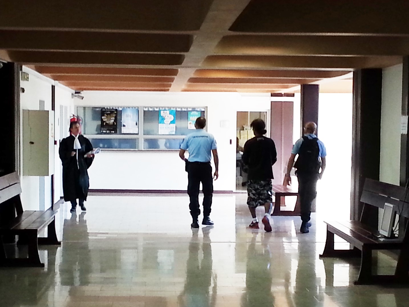 Le voleur qui épiait les allées et venues de ses voisins avant de les cambrioler a été conduit à Nuutania.