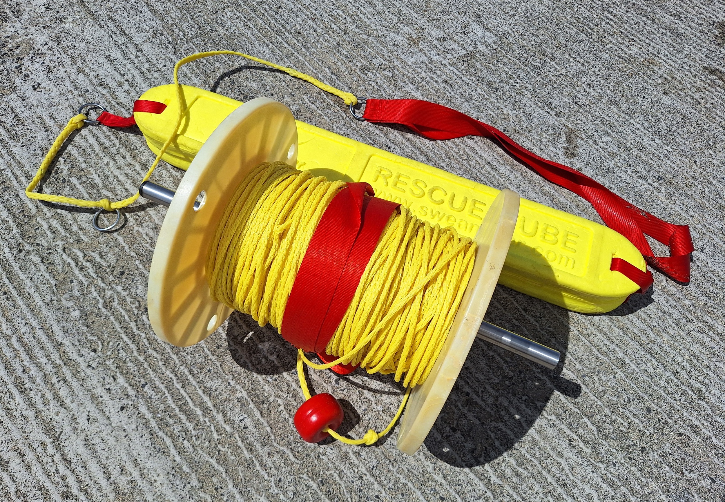 Le filin et le rescue tube font partie du matériel léger à disposition.