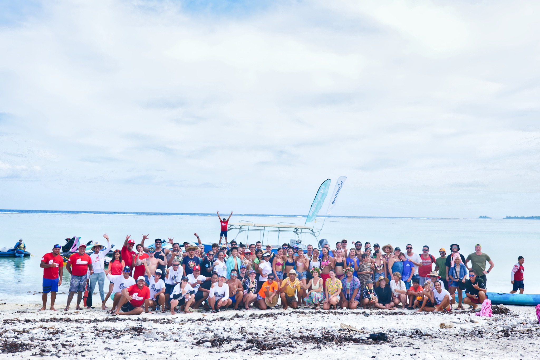 Il y aura encore beaucoup de monde à l’arrivée sur la plage de Temae à Moorea.