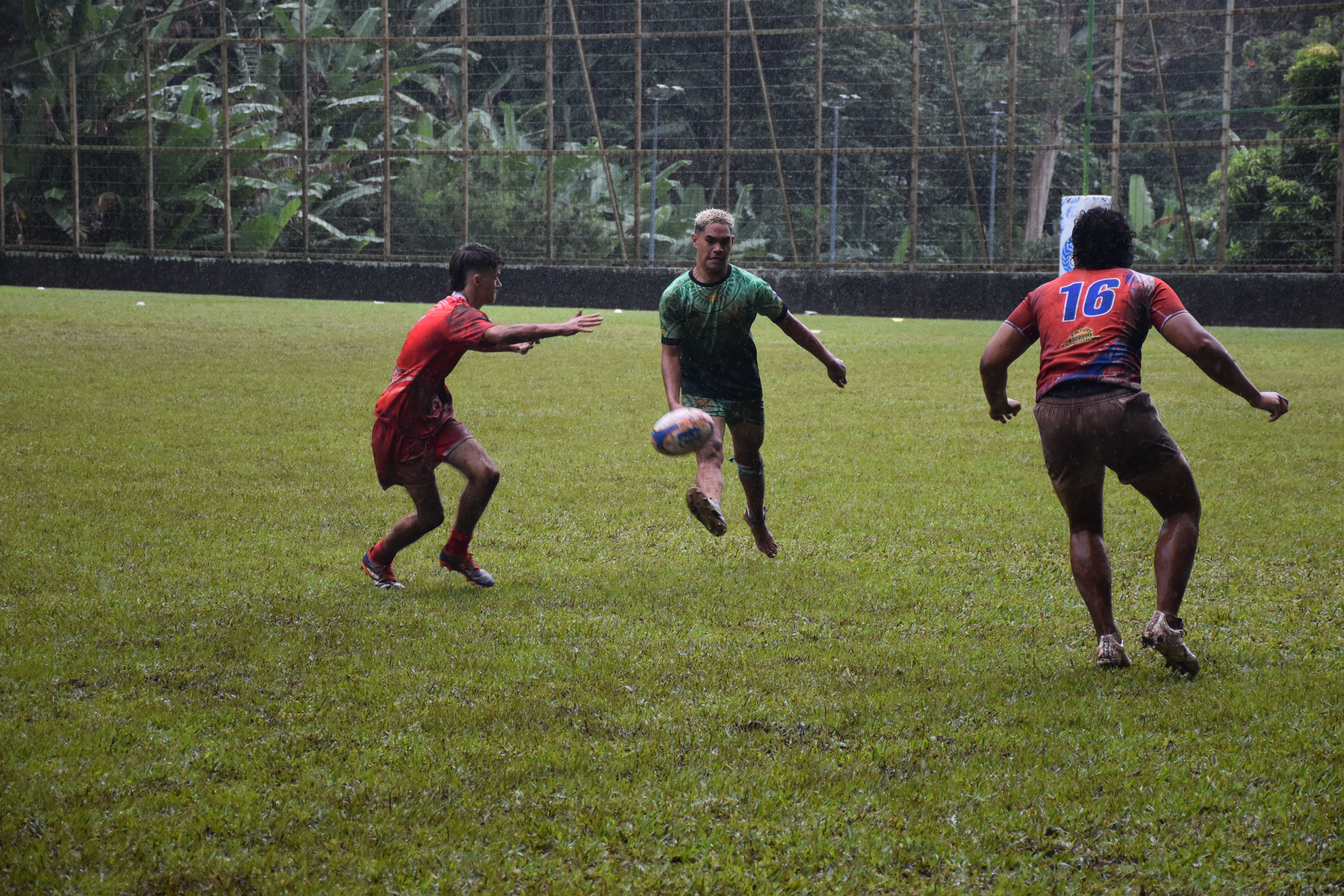 Des gestes techniques ont été tentés malgré un ballon glissant.