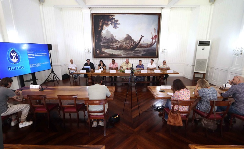 Le gouvernement a présenté ce lundi matin à la présidence, le lancement de Rumia, nouvelle plateforme numérique pour rapprocher encore davantage les Polynésiens à leur administration. crédit photo présidence.