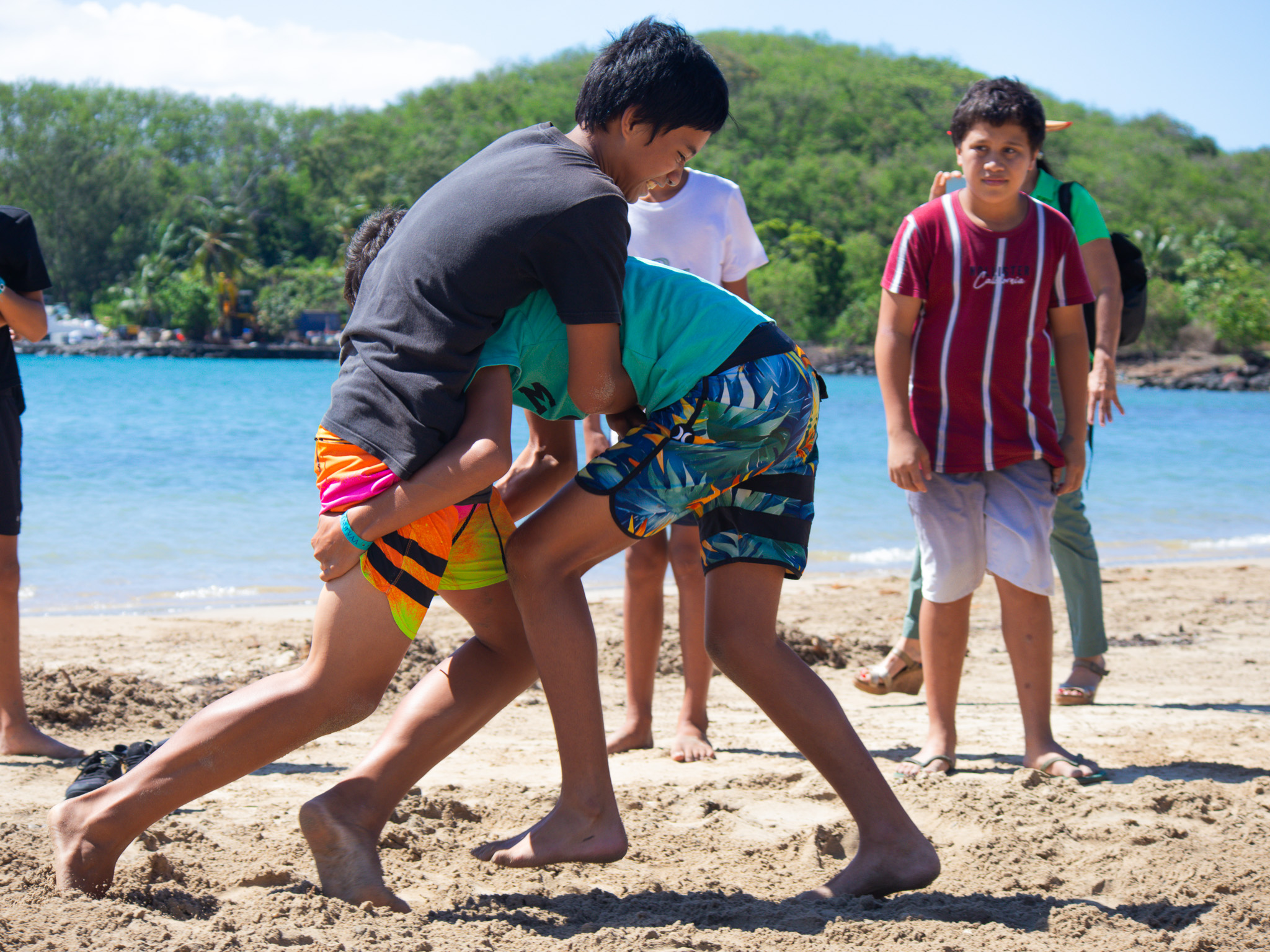 Le dépassement de soi est au cœur des Tū’aro Mā’ohi : force, équilibre et tradition se mêlent dans chaque geste.