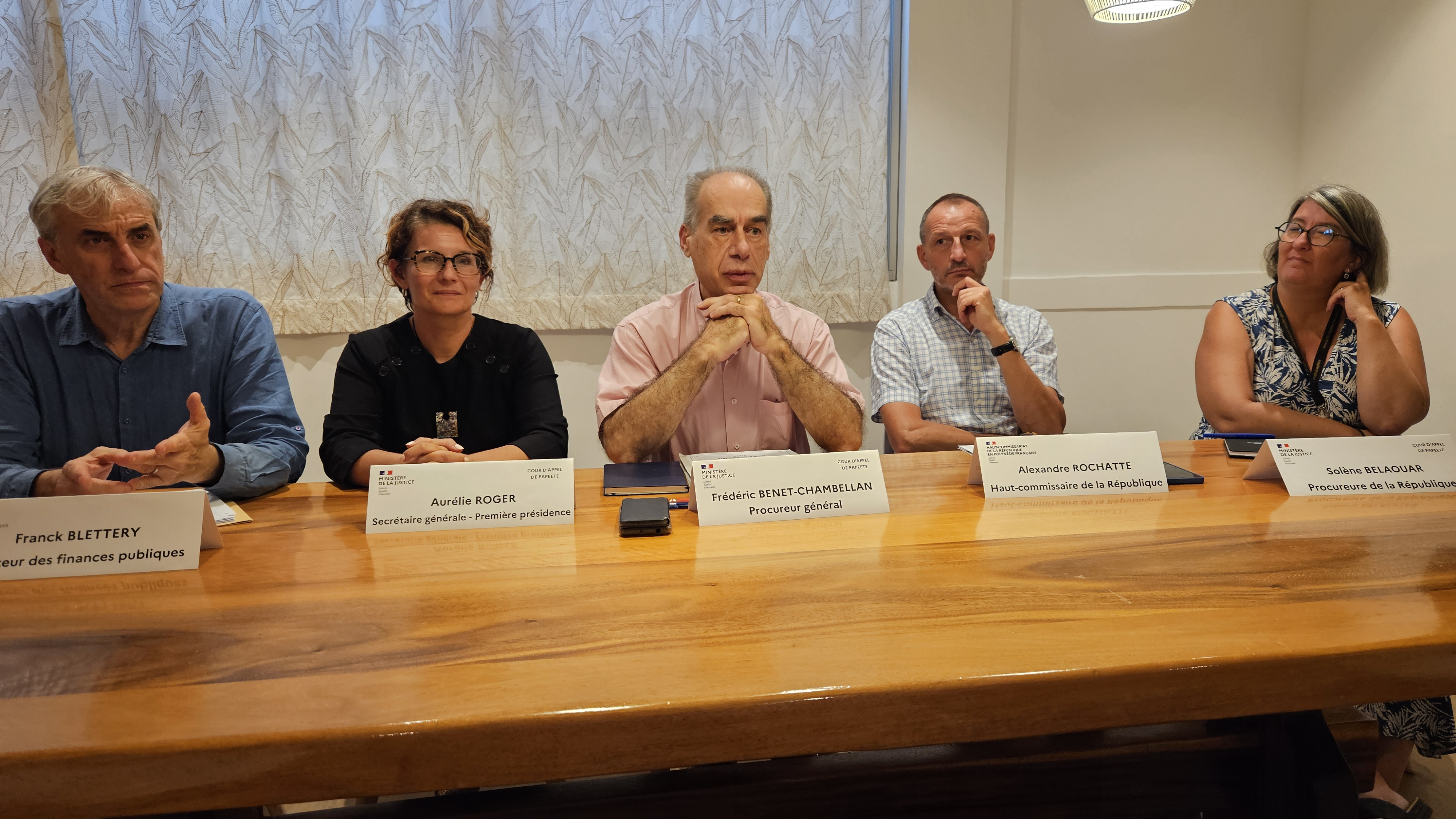 Les 13 lots mis aux enchères (trois voitures, deux jet-skis, une remorque, une roulotte, un scooter et quatre montres de luxe) viennent tous de saisies issues de procédures judiciaires.