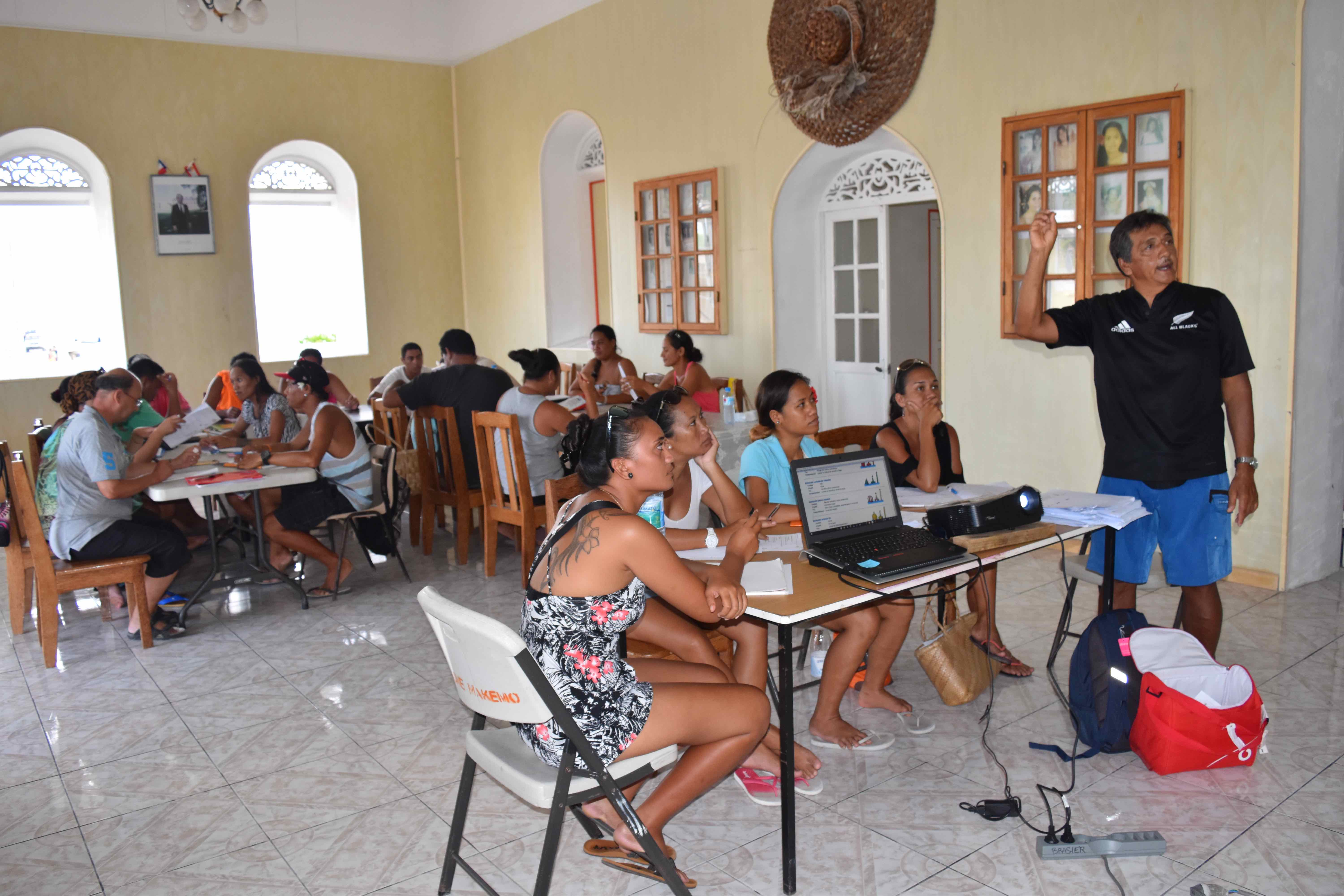 Durant deux semaines, Gérard Parker, président de la station de sauvetage en mer 004 a assuré bénévolement une formation pour préparer les 32 candidats aux examens du permis côtier.