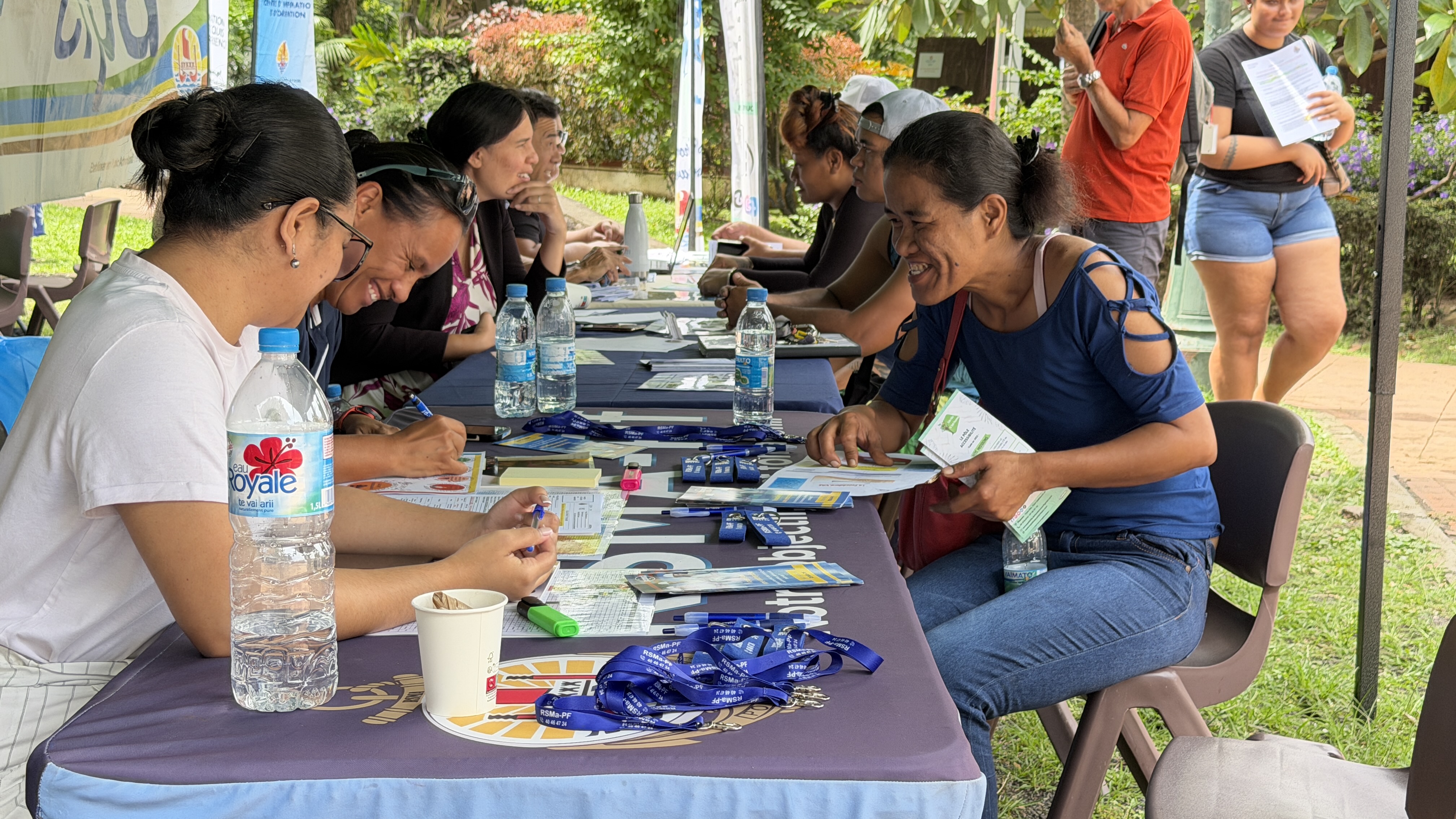 De nombreux sans-abris sont venus ce jeudi au parc Bougainville pour renouveler leur carte d'identité ou discuter avec des conseillers du Sefi.