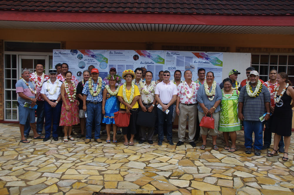 Etaient présents cinq maires des îles Sous-le-Vent autour du tavana de Huahine, Marcelin Lisan. Mais aussi l’administrateur d’Etat, Christophe Lotigié ;  le chef de la circonscription des ISLV (Pays) Yannick Ebb, le président de la CCISM, Cyril Tetuanui le président du syndicat pour la promotion des communes de Polynésie française, ainsi que les représentants de la DPAM, de Tahiti Tourisme, qui ont participé à une réunion de sensibilisation de la population au tourisme nautique sur Huahine.