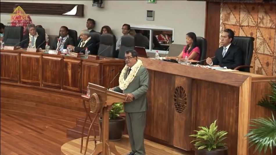 Edouard Fritch à la tribune de l'assemblée de Polynésie française ce jeudi matin.