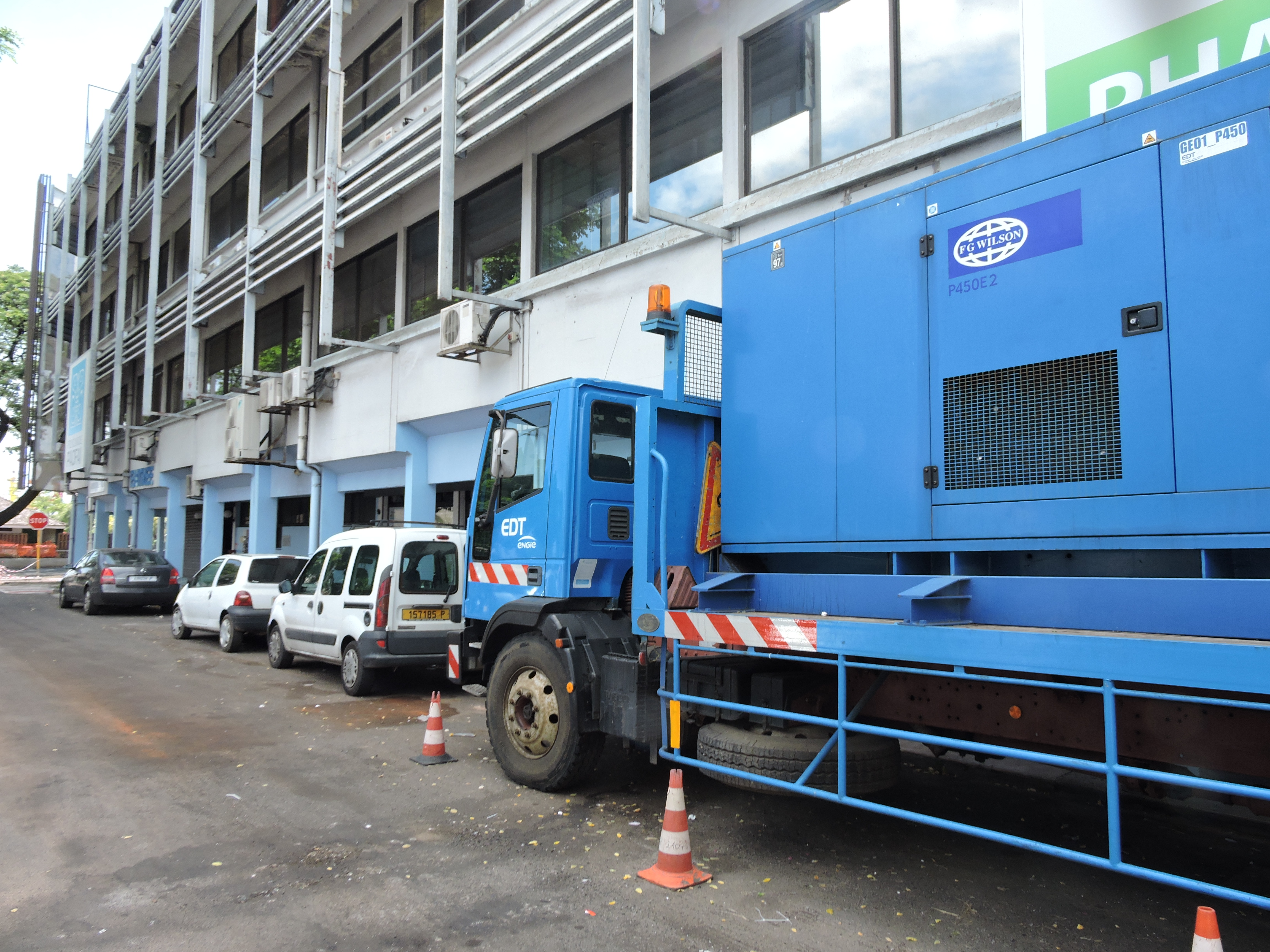 Dans la nuit du 17 au 18 mars, la clinique Paofai s'était retrouvée sans électricité. Le groupe électrogène qui est censé pouvoir prendre le relais n'avait pas rempli sa fonction. Un groupe électrogène d'EDT avait donc été placé aux lendemains de cet incident.
