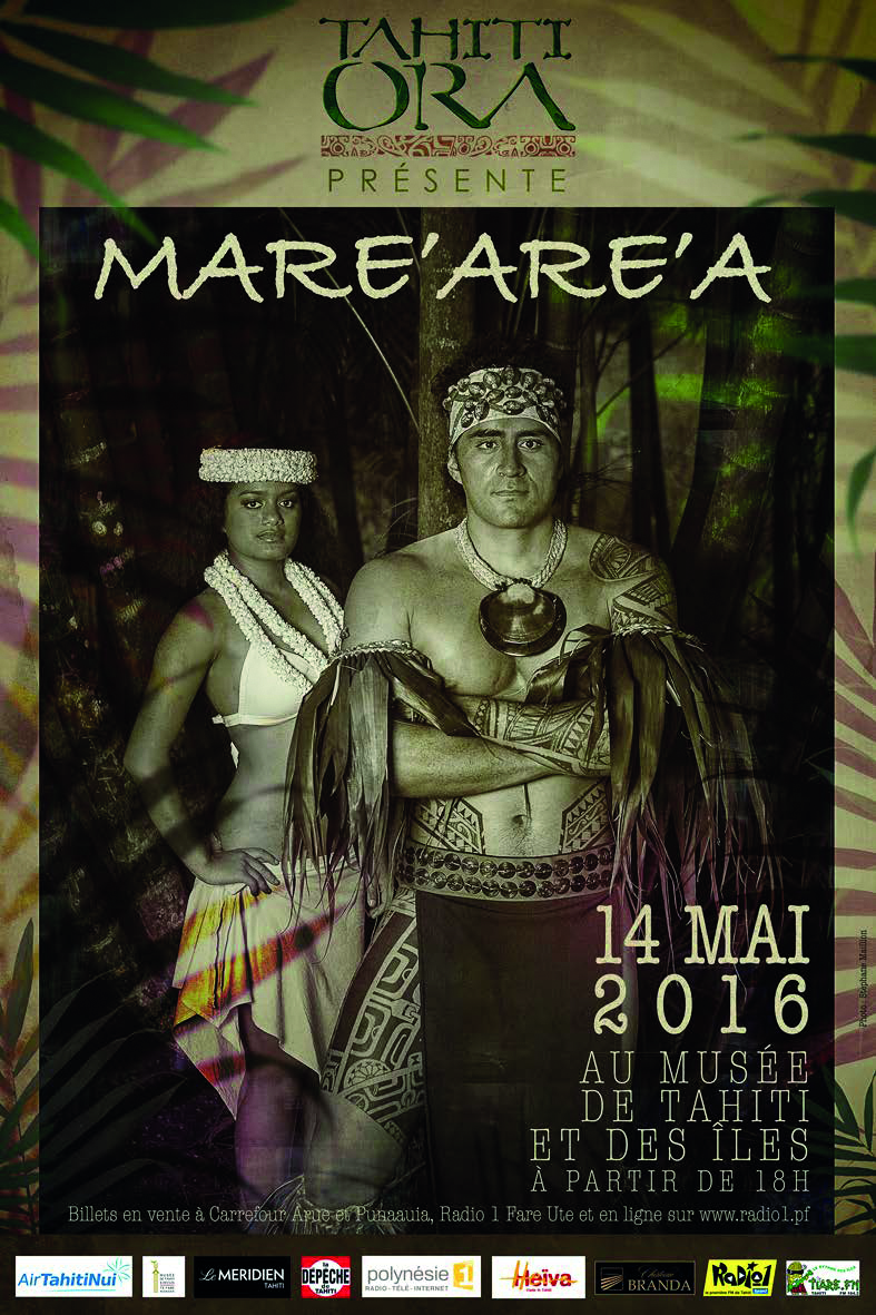 Sur cette affiche, dont la photo a été prise par Stéphane Maillon, nous pouvons reconnaître Lehia Mama et Aurai Atapo, deux artistes de Tahiti Ora.