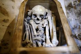 Dordogne: après expertises, le mystérieux squelette "Ernest" retourne dans son manoir