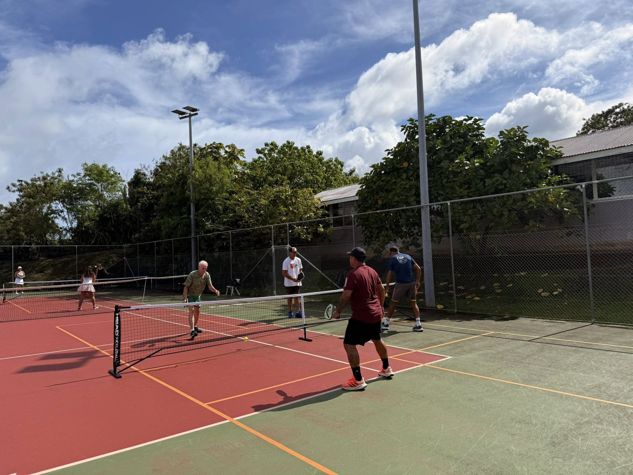 Les terrains de pickleball, plus petits, seront tracés sur les courts de tennis.