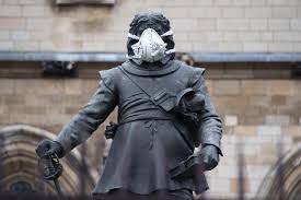 GB: un masque sur des monuments londoniens pour dénoncer la pollution