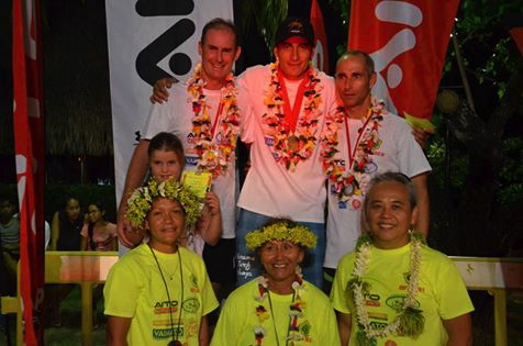 Le podium masculin avec Teiva Izal au sommet ! ©Aitosport