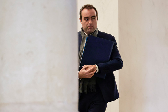 STEPHANE DE SAKUTIN / AFP