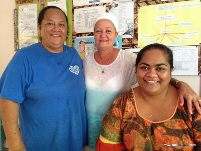 Une partie de l'équipe du foyer Maniniaura, avec Violaine Utia, directrice par interim, à droite