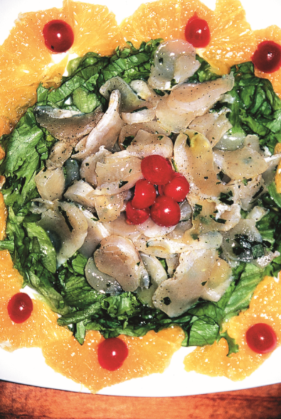 Le délicieux carpaccio de kororis à l'orange. Nouvelle spécialité, le troca, que nous vous ferons bientôt découvrir.