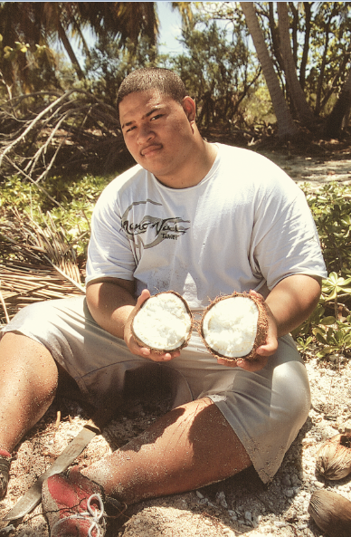On extraie la pulpe des cocos germés