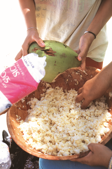 Obligatoire, du sucre, puis de l’eau de coco