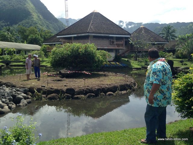 La pierre de Opuhara sera déplacée sur le petit îlot en face de la mairie.