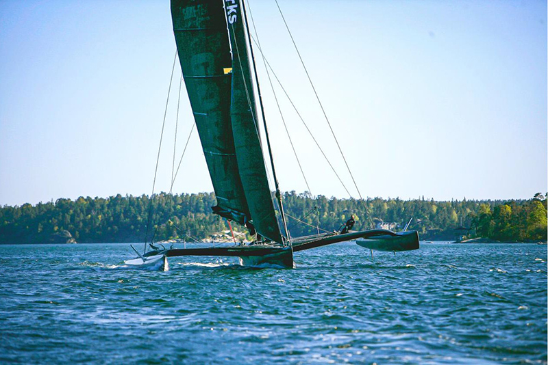 Un trimaran de course en Polynésie : tentative de record et ambitions océaniques vers la Route du Rhum 2026