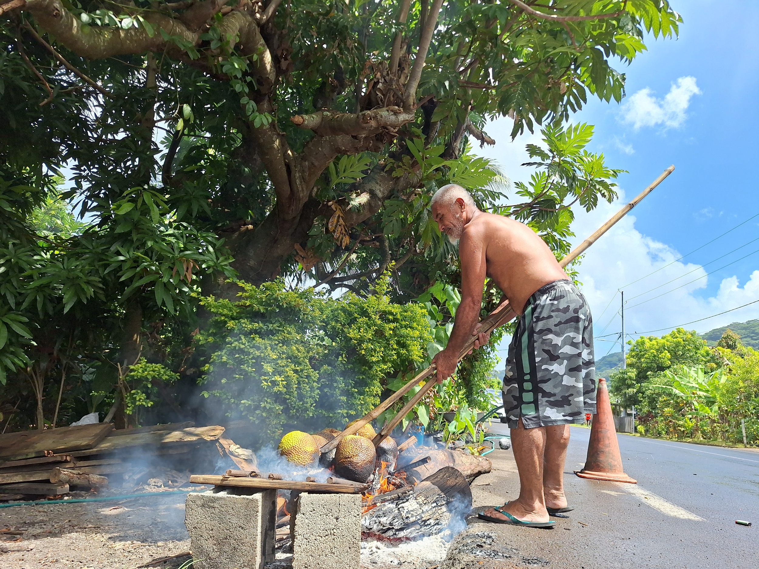 C’est devenu un rituel depuis cinq ans pour Nico Hioe (Crédit : Anne-Charlotte Lehartel).