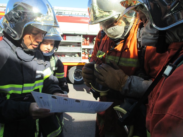 Tous les corps de sapeurs-pompiers de Tahiti sont intervenus. Pour être efficace, les consignes doivent être claires et bien identifiées.