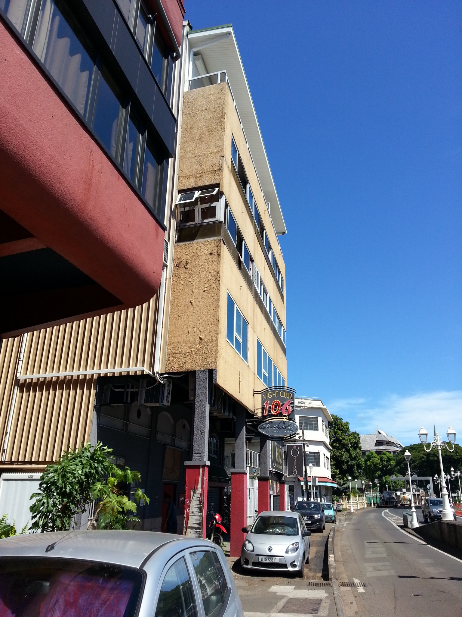 C'est au quatrième étage de cet immeuble du front de mer que les pompiers ont fait la macabre découverte.