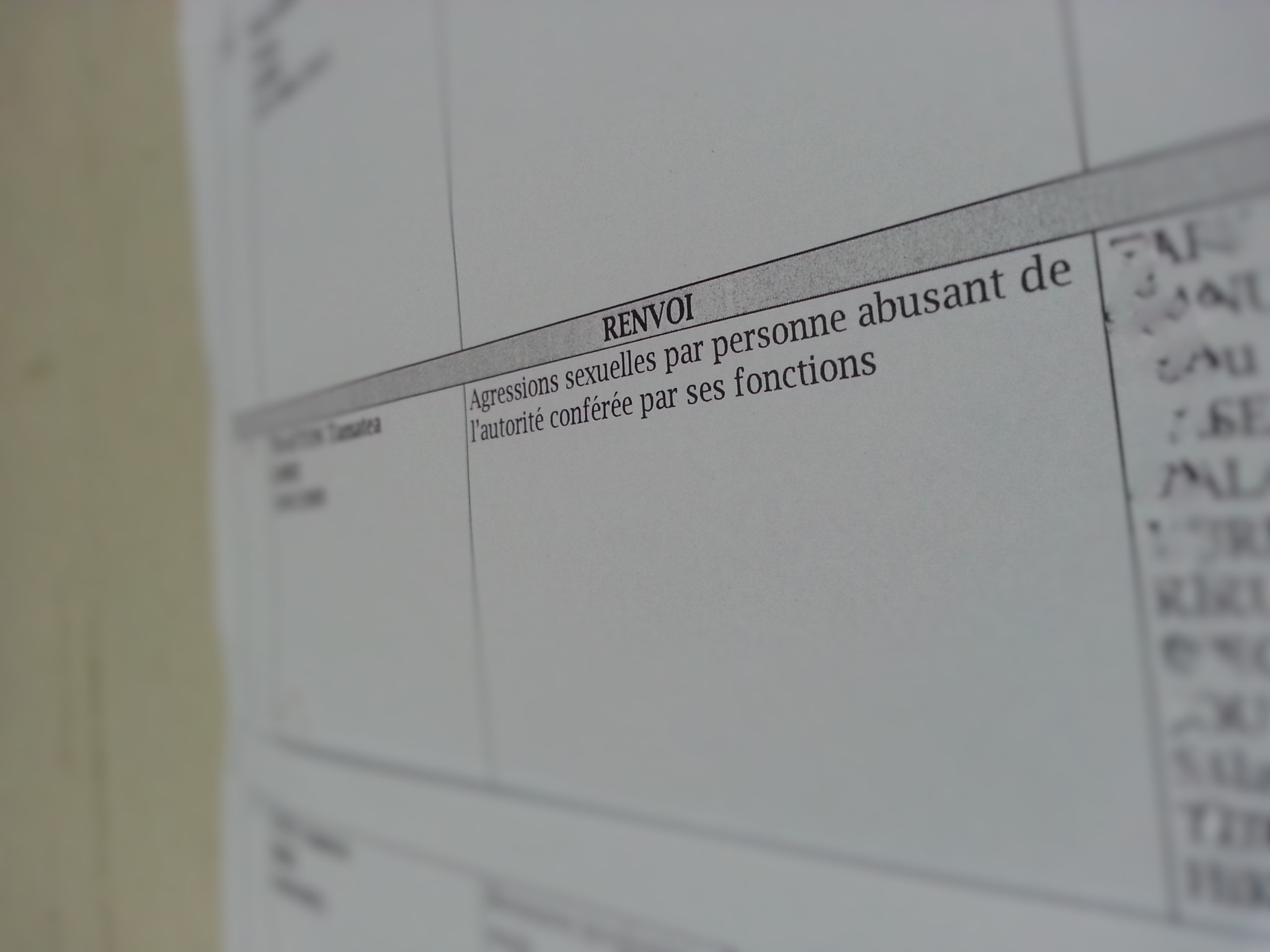 L'enseignant encourt de la prison ferme et une interdiction définitive d'exercer sa profession.