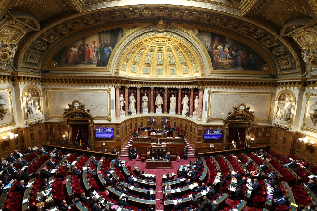 Fin de vie: les débats sur l'aide à mourir quasiment enterrés au Sénat après le rejet d'un article-clé