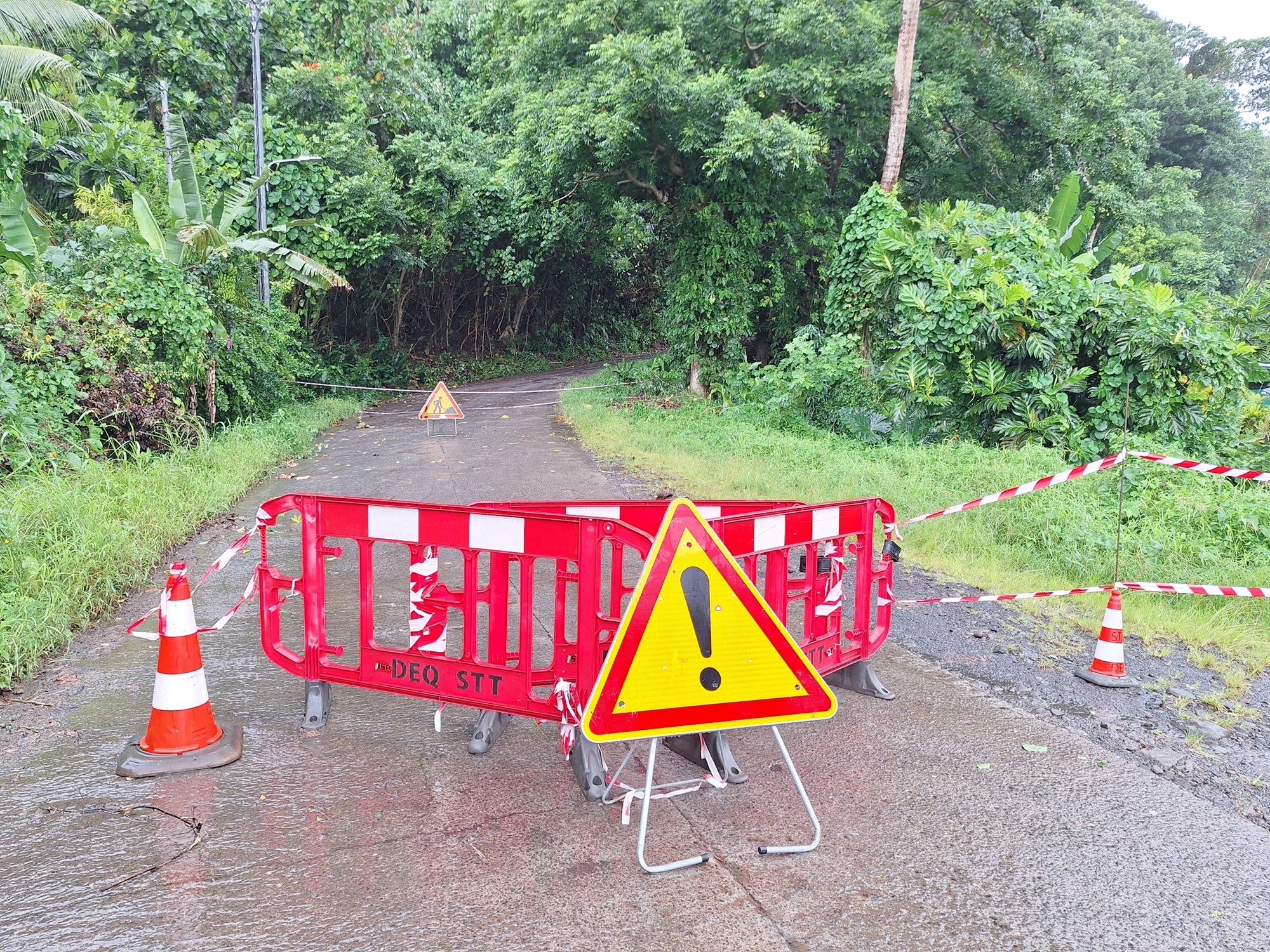 Par mesure de sécurité, l’accès à la route du plateau de Afaahiti est fermé (Crédit : Anne-Charlotte Lehartel).