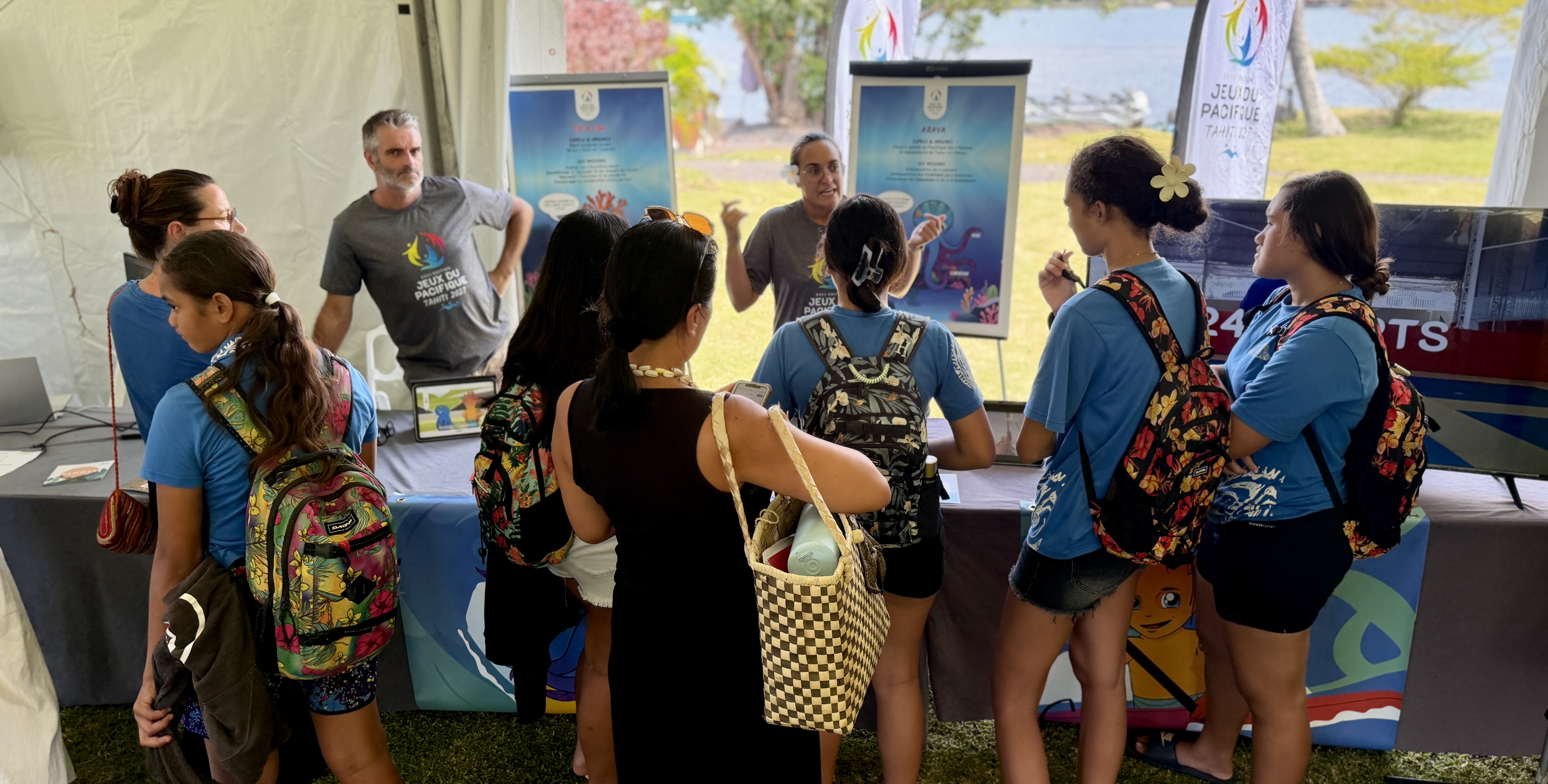 Au Village de To’a, scolaires et associations échangent autour de la protection des récifs et des lagons, lors de la deuxième édition de Te Mana o Te Moana Nui a Hiva, à l’InterContinental Tahiti.