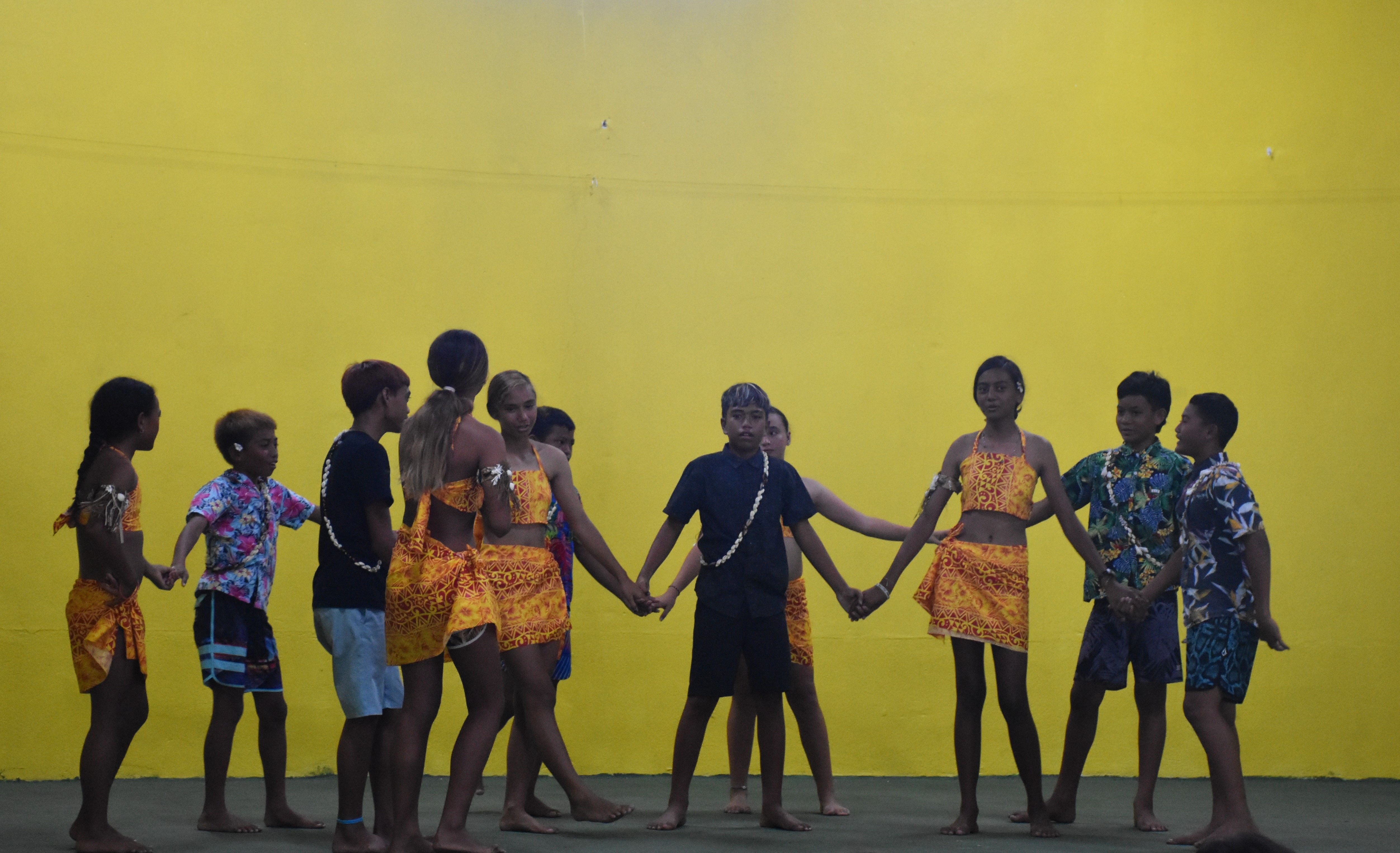 Les élèves du collège de Rangiroa avait préparé une danse traditionnelle de leur île.