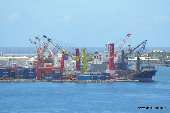 Dans le secteur de la manutention portuaire, désormais le temps de travail hebdomadaire pourra dépasser les 48 heures. Une dérogation annuelle sera à l'essai dès que la loi sera promulguée.