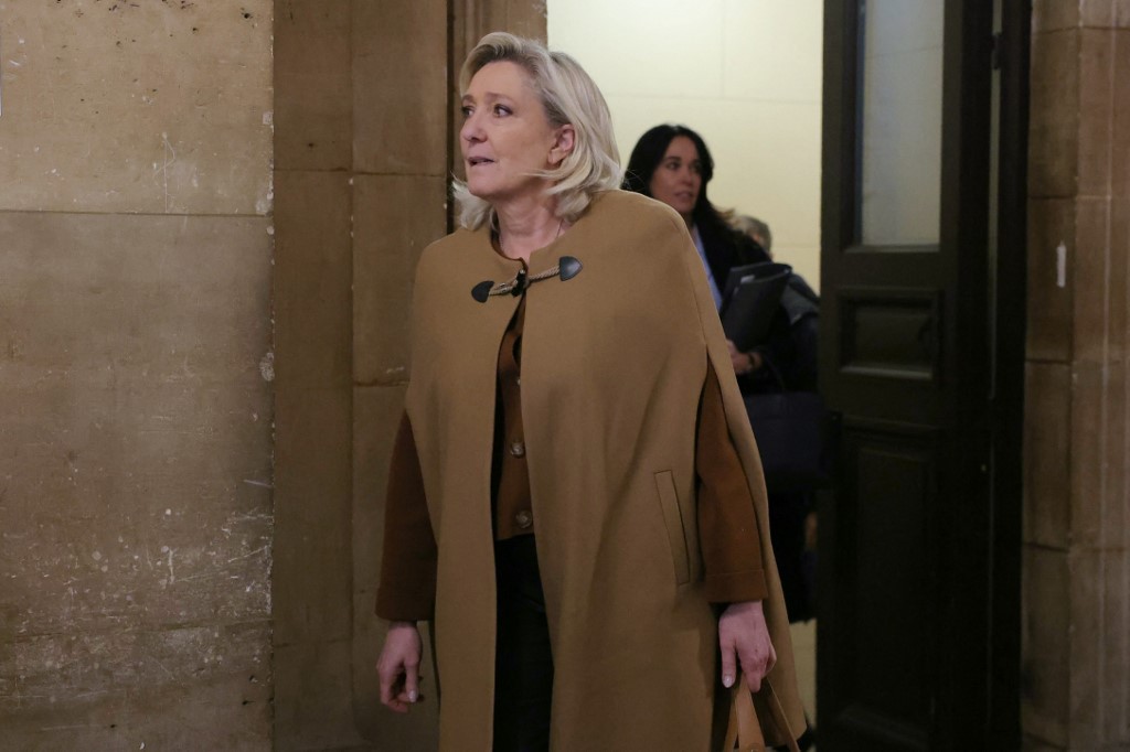 Cinq ans d'inéligibilité requis en appel contre Marine Le Pen