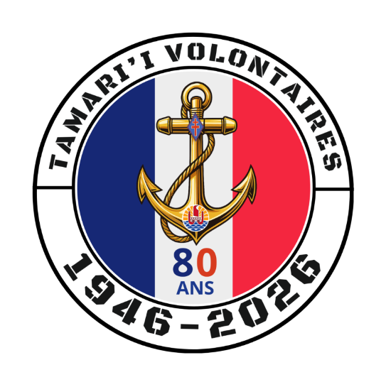 Le logo des 80 ans du retour des Tamari’i Volontaires au Fenua arboré par les militaires (Crédit : RIMaP-Polynésie).