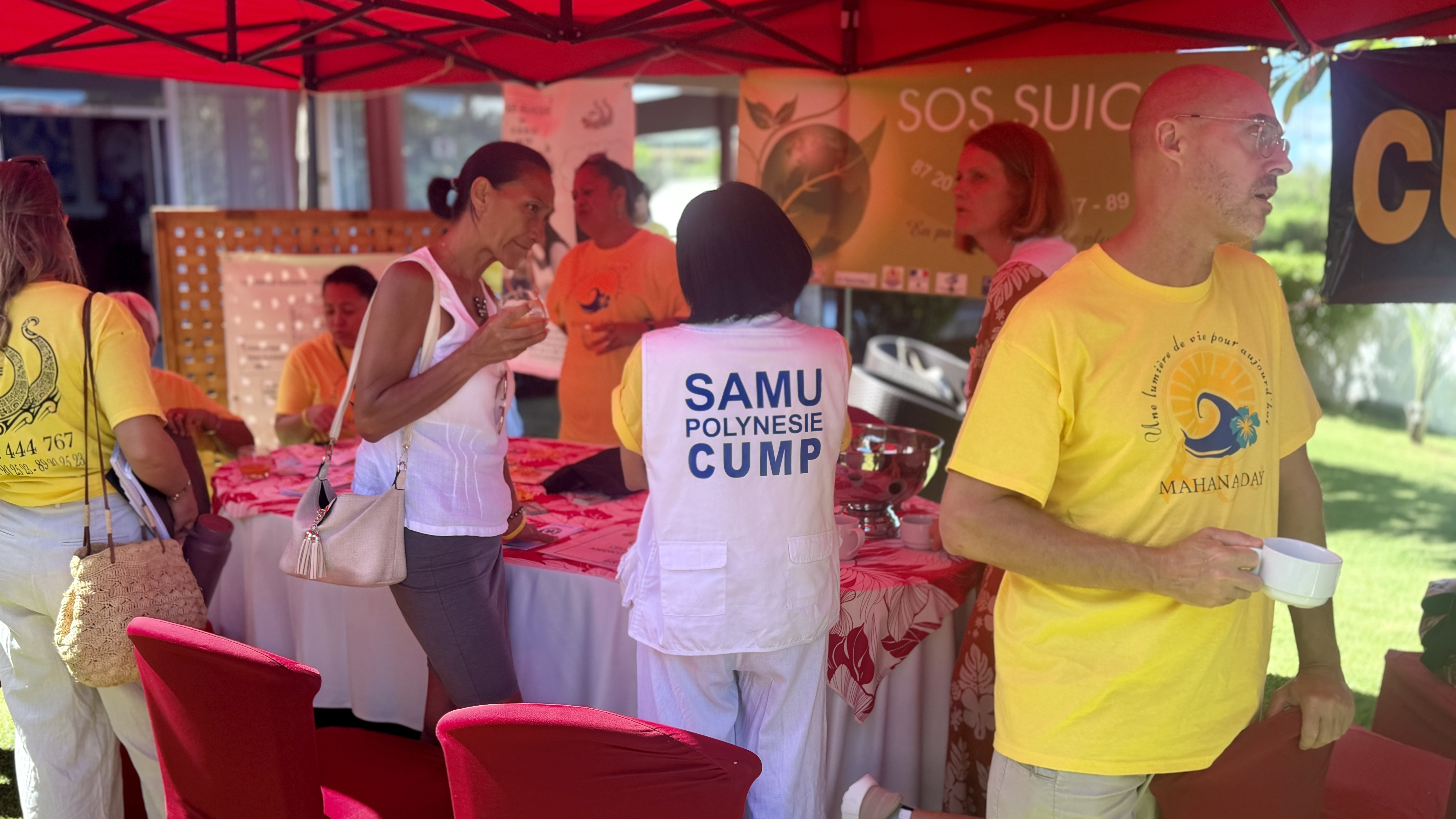 À l’école hôtelière de Tahiti, une centaine de personnes dont les lycéens ont participé ce 5 février au Mahana Day, une journée de prévention du suicide organisée par SOS Suicide.