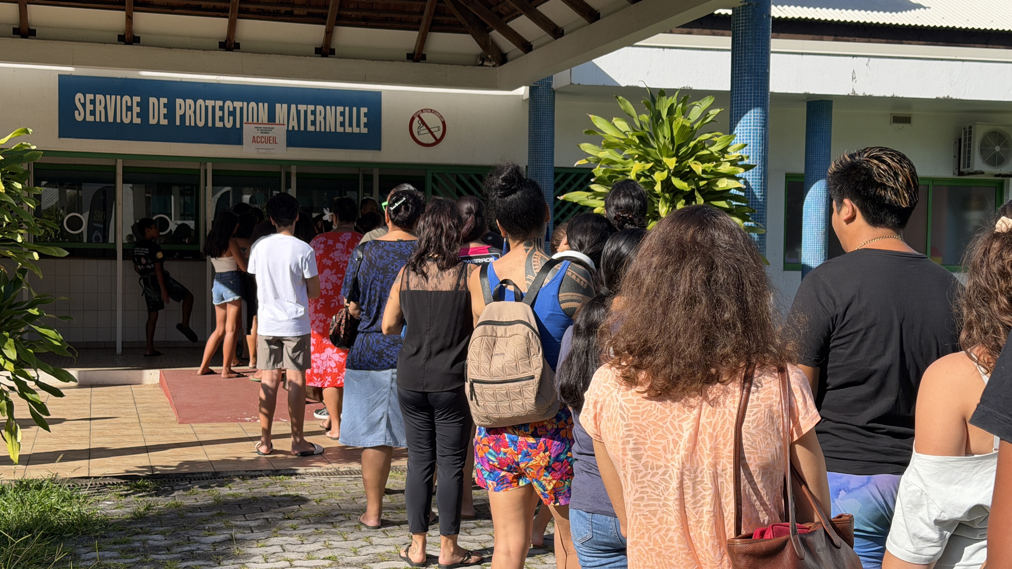 Installé au Centre de la mère et de l’enfant de Hamuta, à Pirae, le second centre de vaccination temporaire accueille les jeunes dans la limite des doses disponibles.