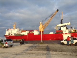 17 000 litres de gasoil ont été livrés ce mardi matin à Makemo à la SEM Te Mau Ito Api.