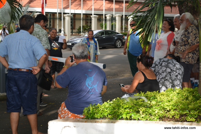 Une demi-heure plus tard, les syndicalistes ont quitté la table des négociations