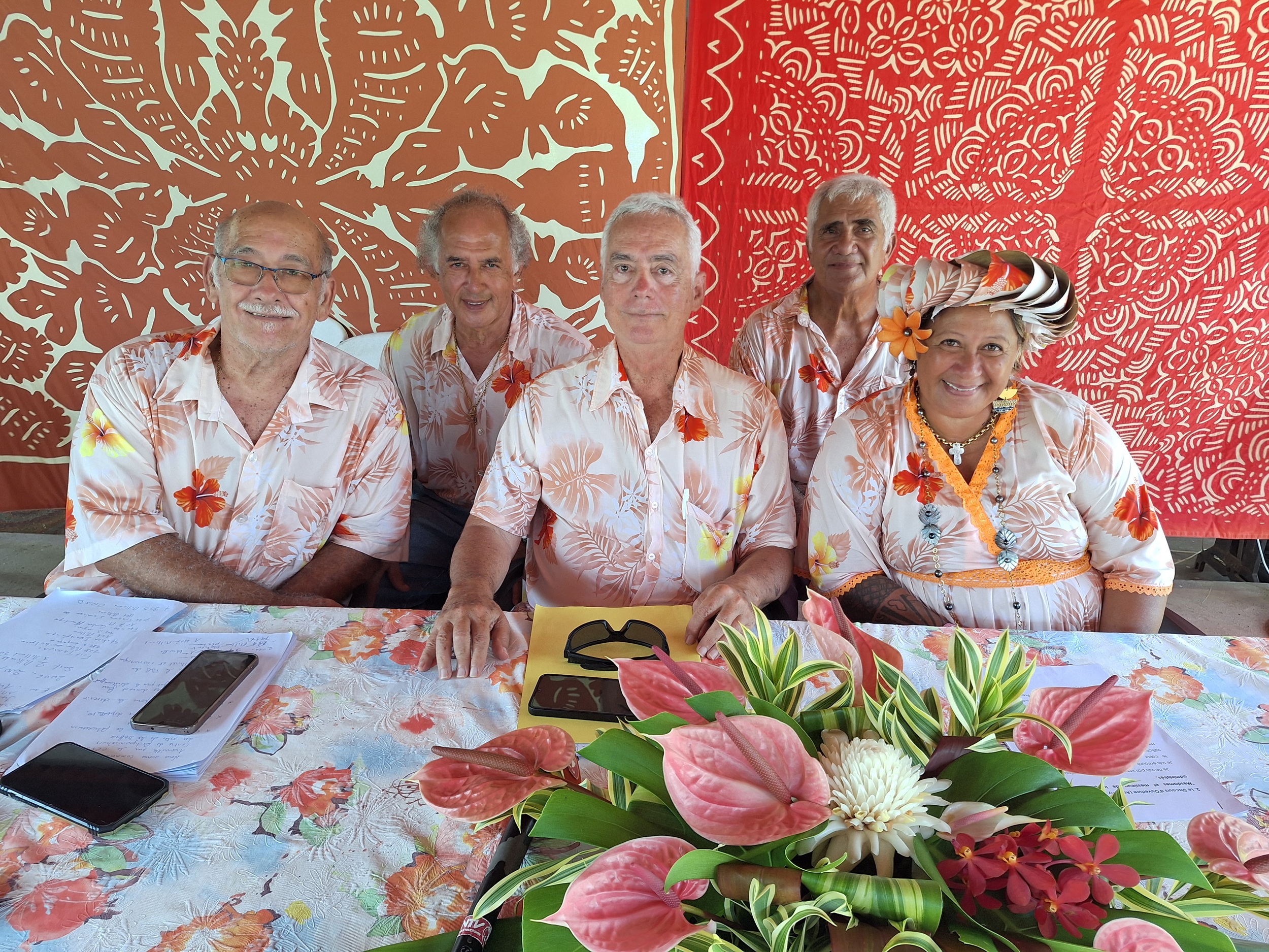 Anthony Jamet entouré d’Antoine Ganivet, Pierrot Metua, Tehei Pifao et Nélia Tihoni.