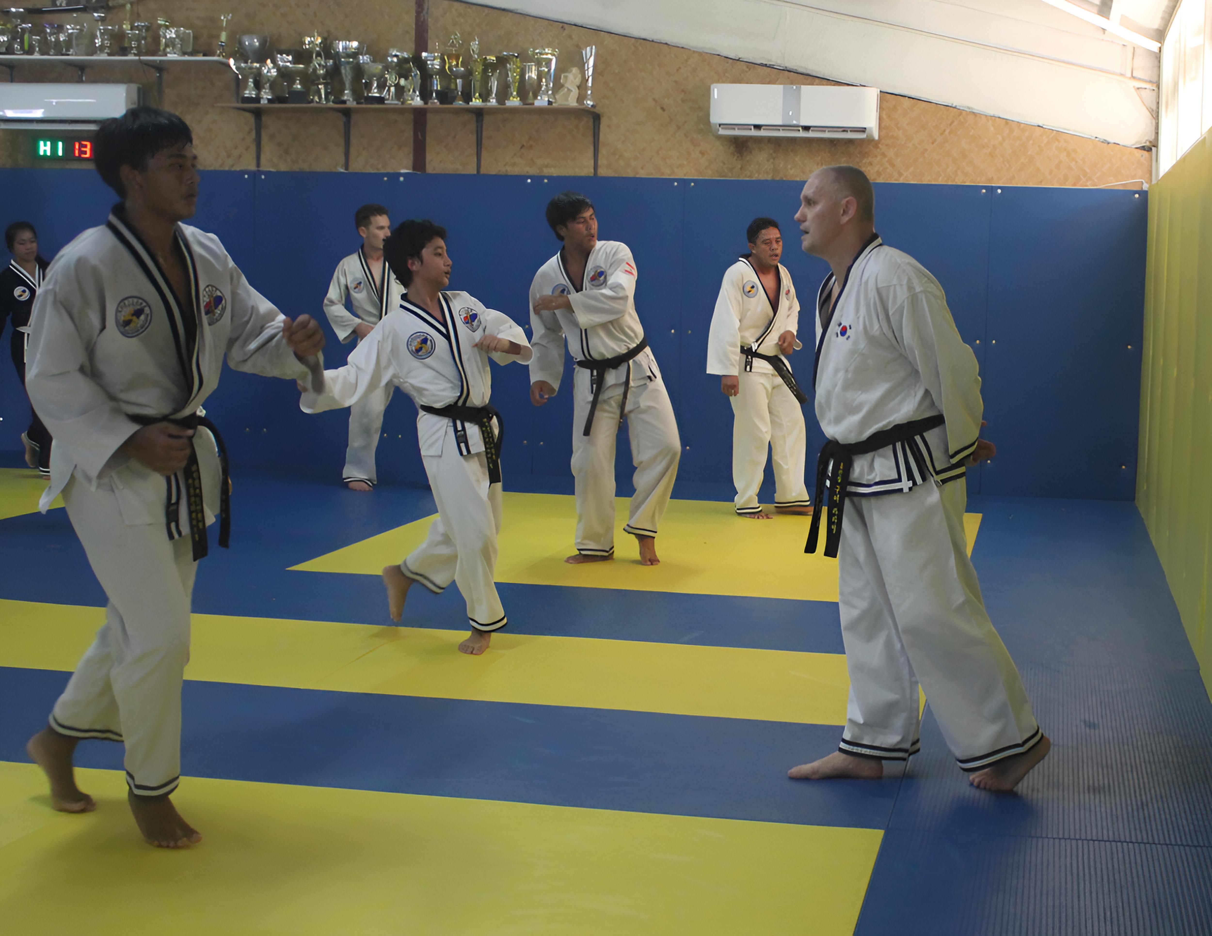 Le Grand Maître Raphaël Couet a dispensé son premier entraînement de hapkido samedi au dojo de l’école de judo de Arue.