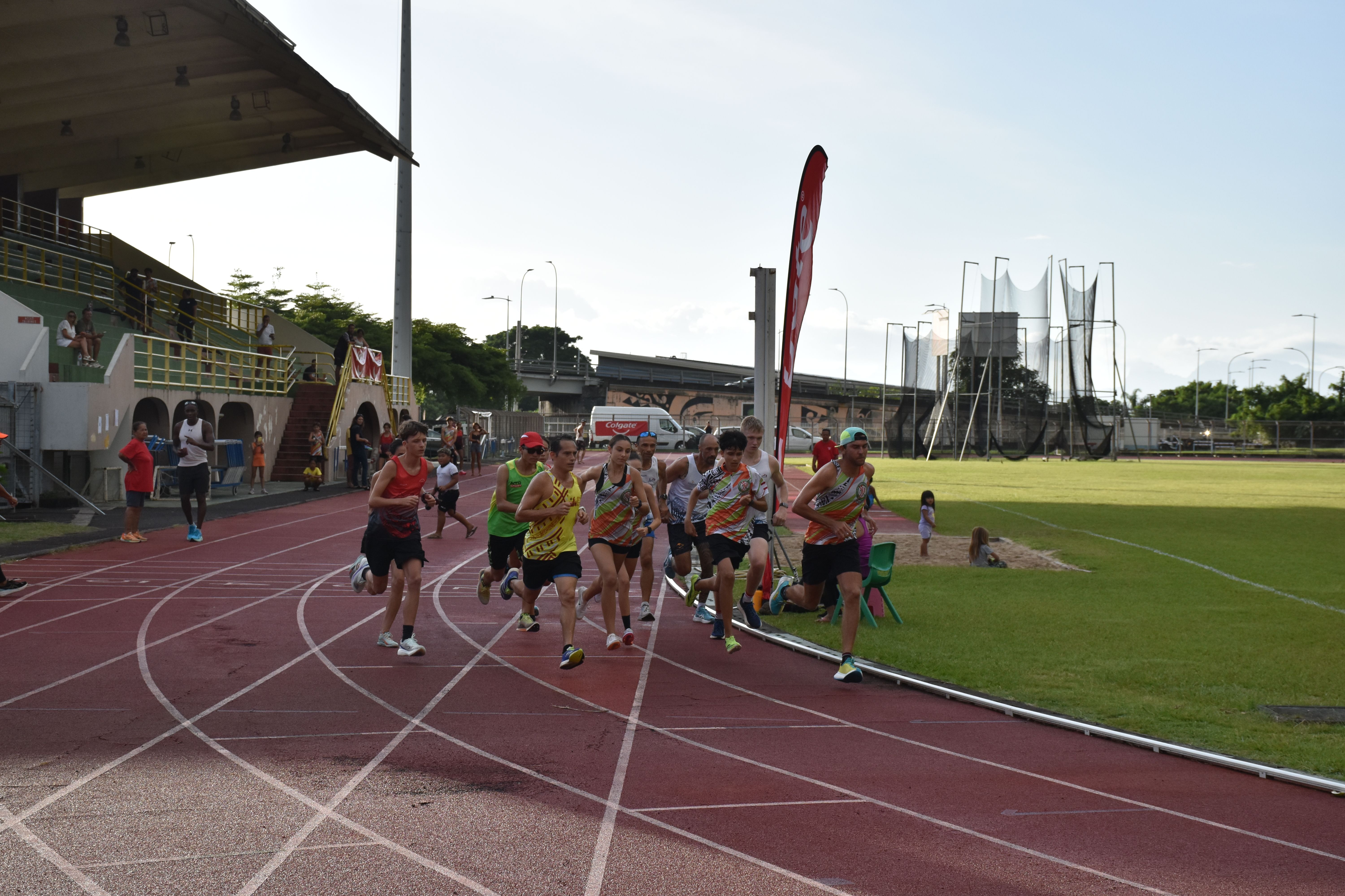 Les courses de sprint et de demi-fond se sont enchainées samedi au stade la Punaruu pour la première journée du challenge Colgate.