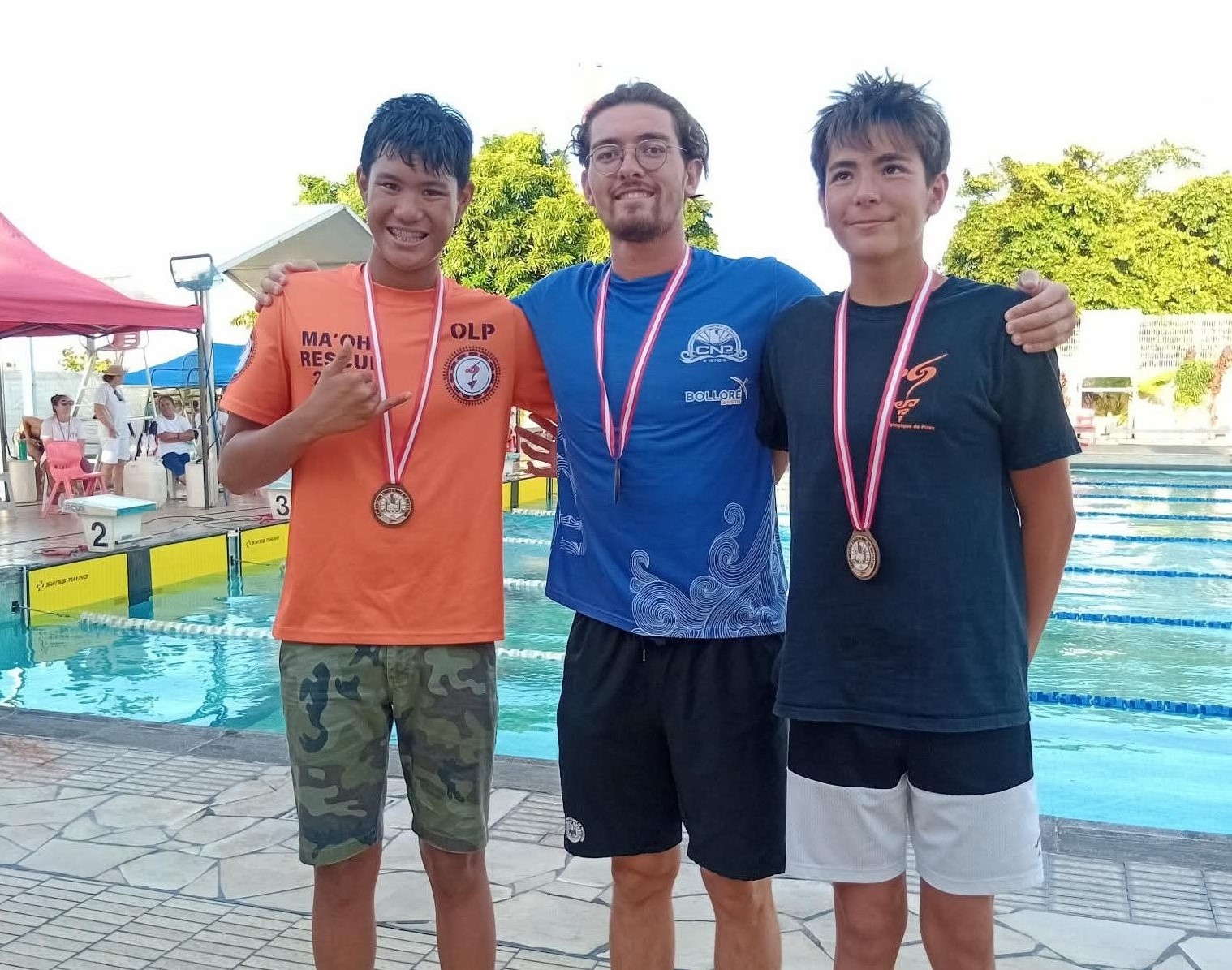 Le podium du 400 m. NL réunit des qualifiés pour des Championnats de France avec de G. à D. : Naherehau Yun Teauroa, Naël Roux et Malakai Adams.