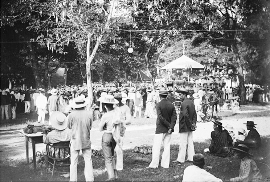 Papeete d’antan : La place Tarahoi