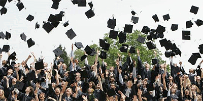 GB: Fini le lancer de toques à la remise des diplômes!