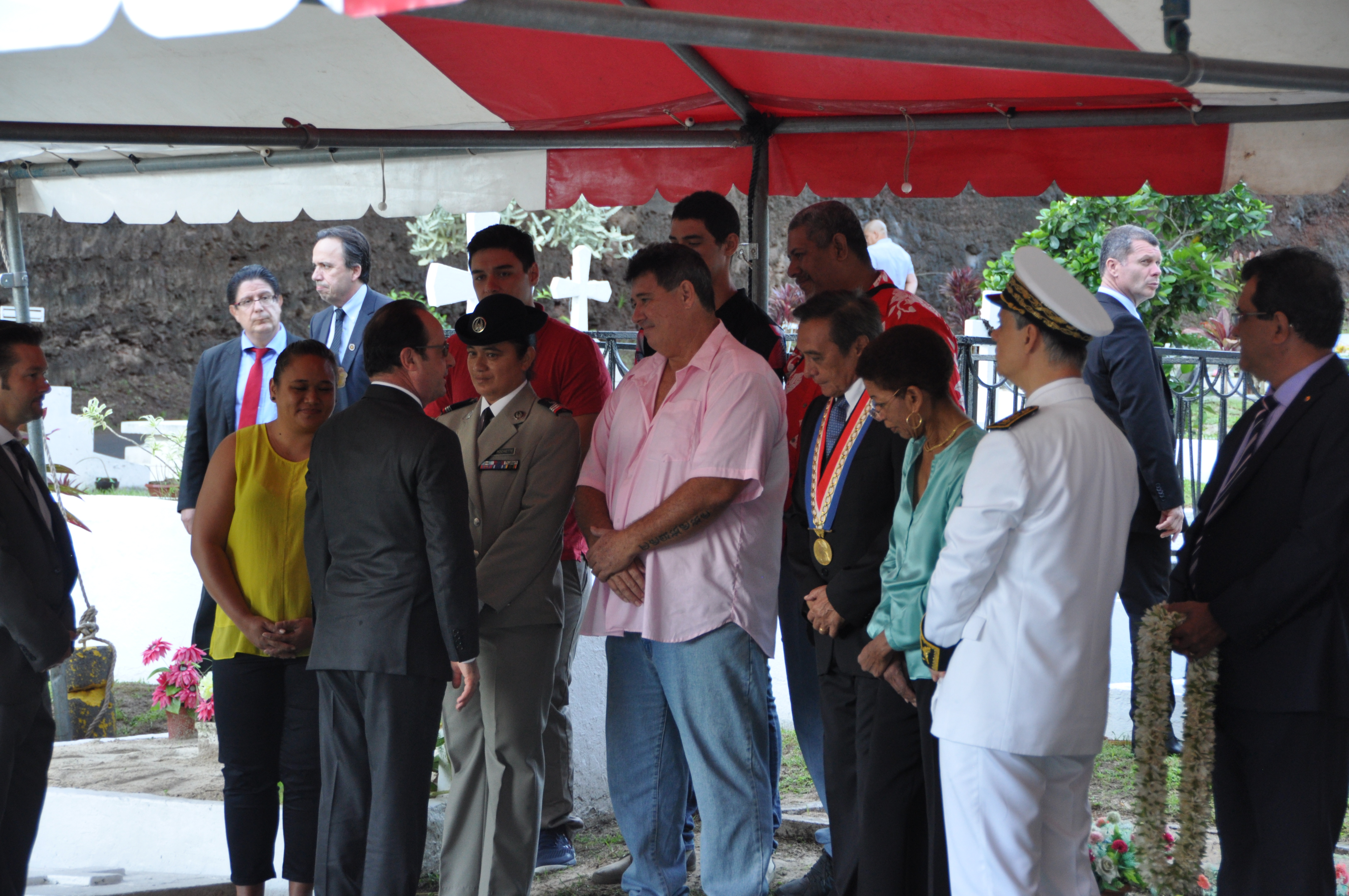 Lors de la visite de François Hollande sur la tombe de Puvana'a Oopa